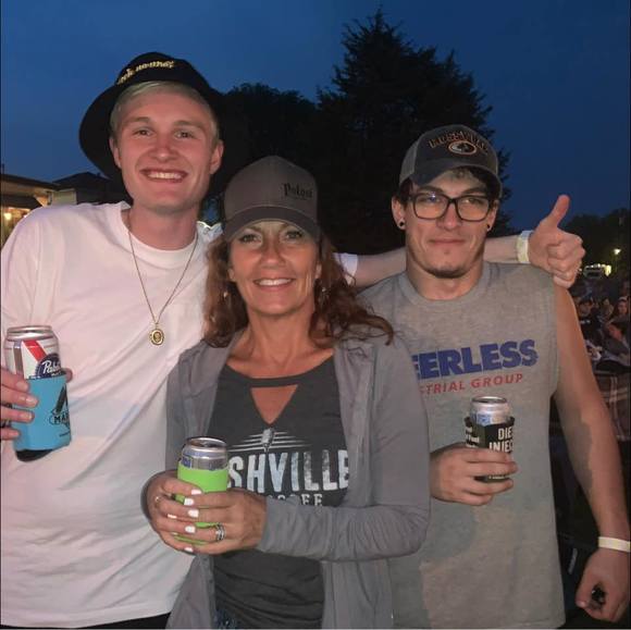 Meet your Posher, Beth - Picture 1 of 1